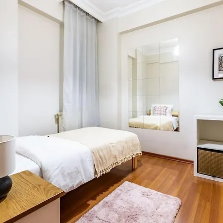 Apartment Spacious Flat Near Nisantasi - No7 *